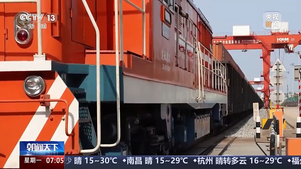 熊猫体育平台：奋斗在春天里丨货物也能买“船票”了！看多式联运“一单制”的破局之路(图2)
