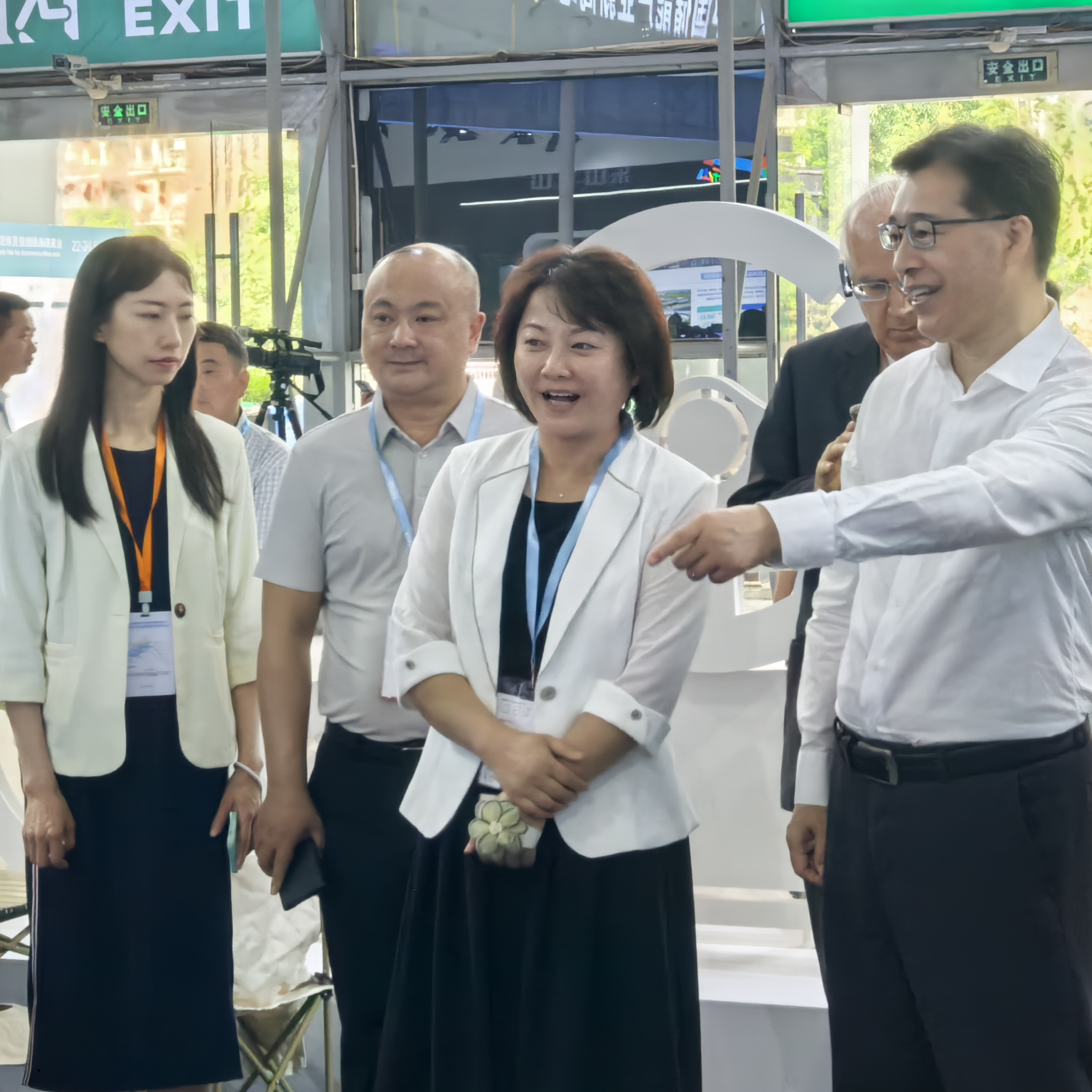 熊猫体育网站：展示“绝活”四川南充市19家汽车汽配企业拿出300多个品种亮相成都(图2)