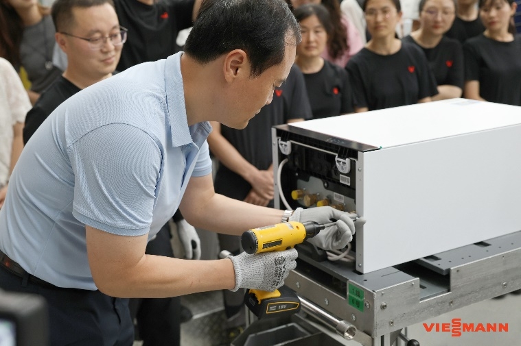 熊猫体育：“百万菲凡利好世界”菲斯曼平湖工厂第一百万台锅炉下线见证绿色智造里程碑！(图2)