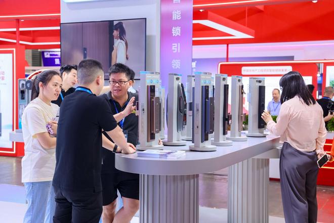 熊猫体育：告别伪AI：萤石的「全域自研」正在定义智能锁的下一站(图3)