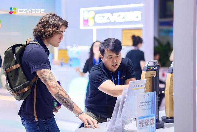 熊猫体育：告别伪AI：萤石的「全域自研」正在定义智能锁的下一站(图8)